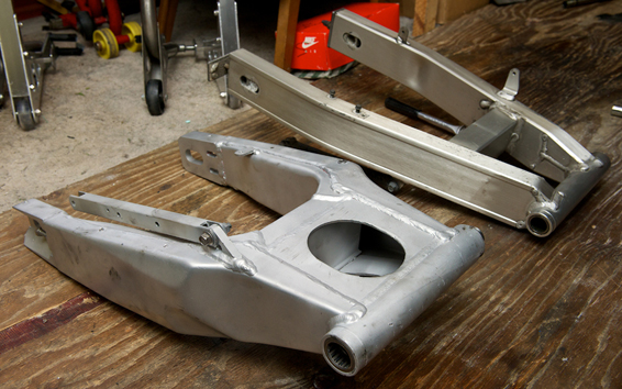 [Image: FZS600SwingArm2-s.jpg]